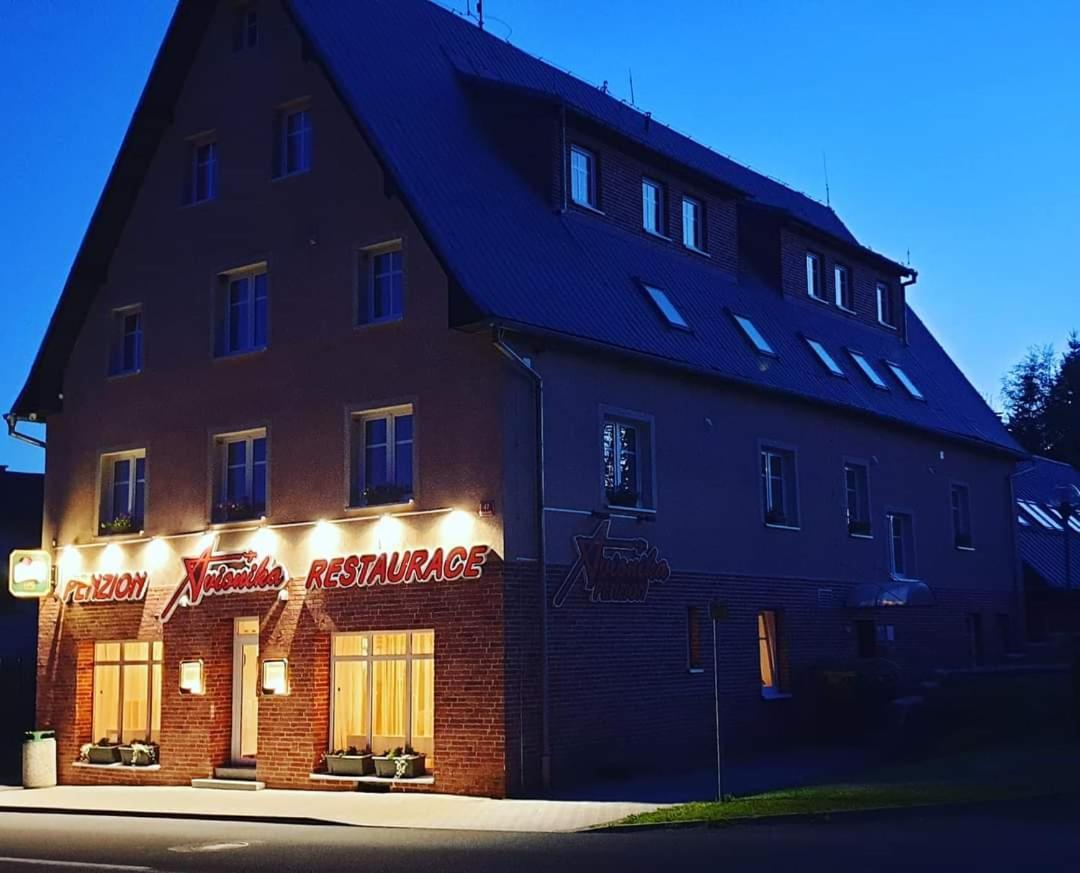 Restaurant & Penzion Avionika Kovářská Kültér fotó