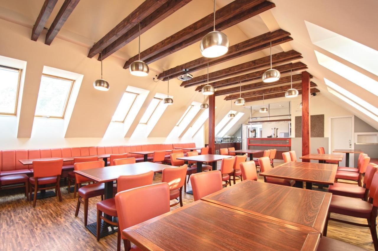Restaurant & Penzion Avionika Kovářská Kültér fotó