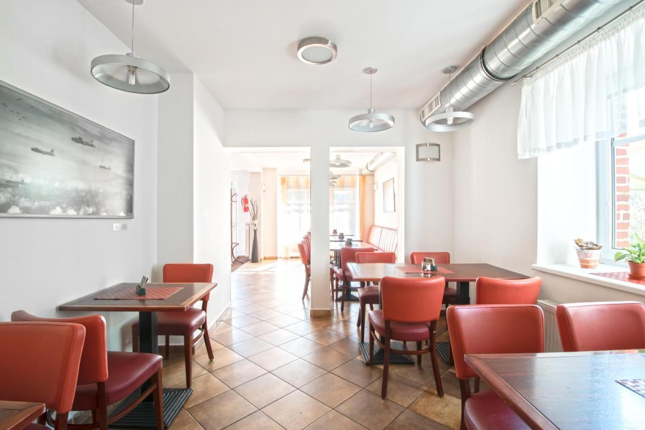 Restaurant & Penzion Avionika Kovářská Kültér fotó