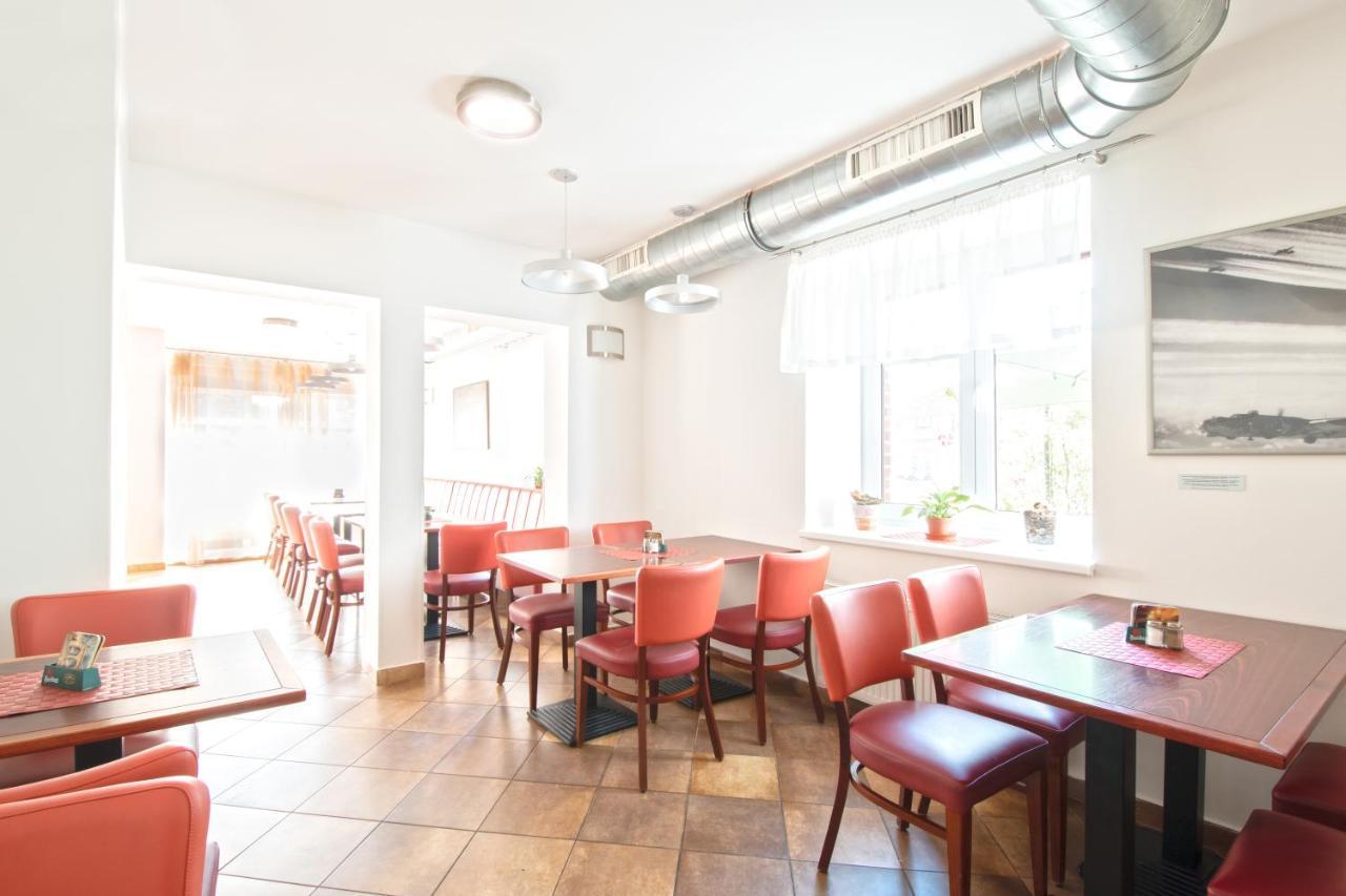 Restaurant & Penzion Avionika Kovářská Kültér fotó
